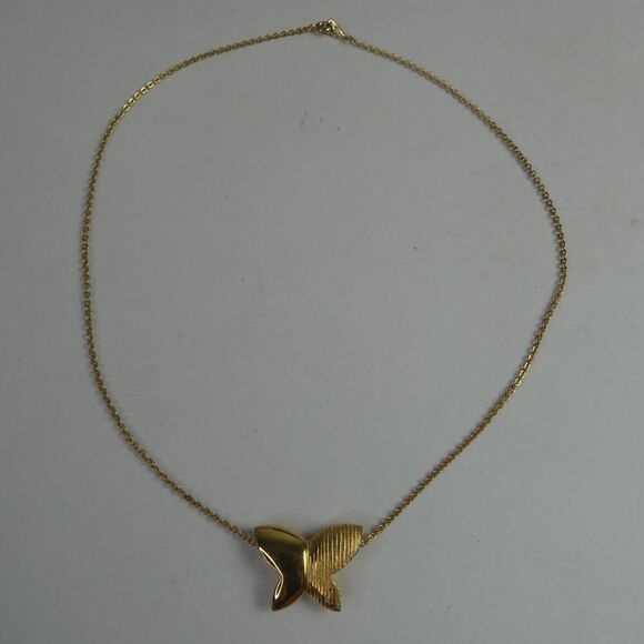 Amway Artistry Vintage Gold Tone Chain Necklace Butterfly Ribbed Slide Pendant - Picture 2 of 8